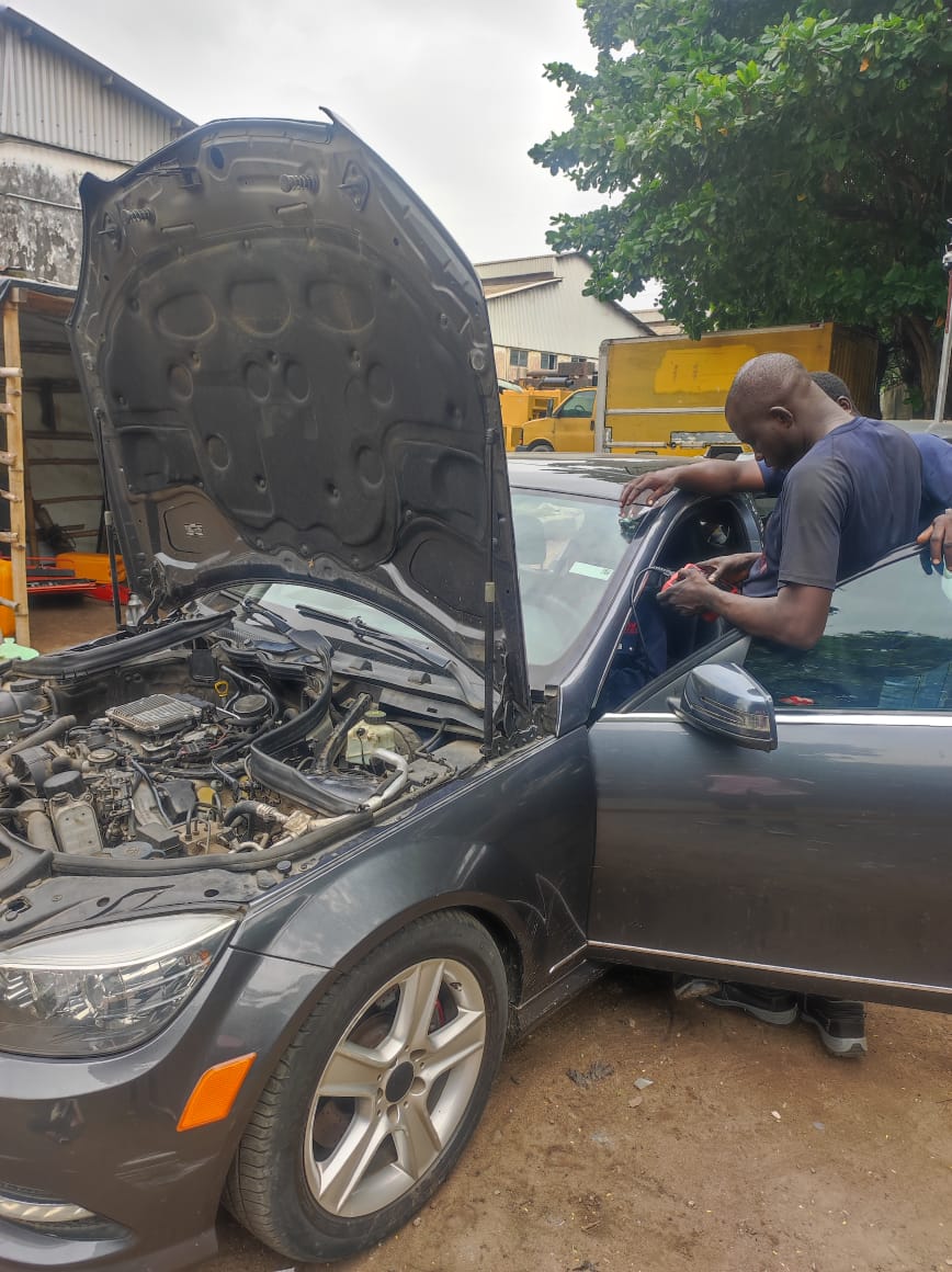 Mercedes-Benz engine diagnostics — Allen Avenue workshop